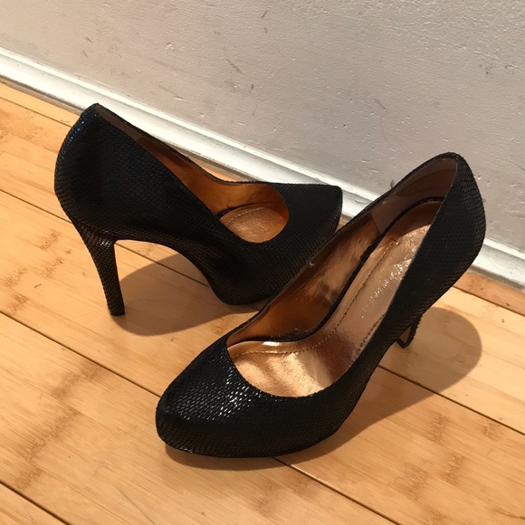 BCBG platform pumps NEVER WORN OUTSIDE - Picture 3 of 4